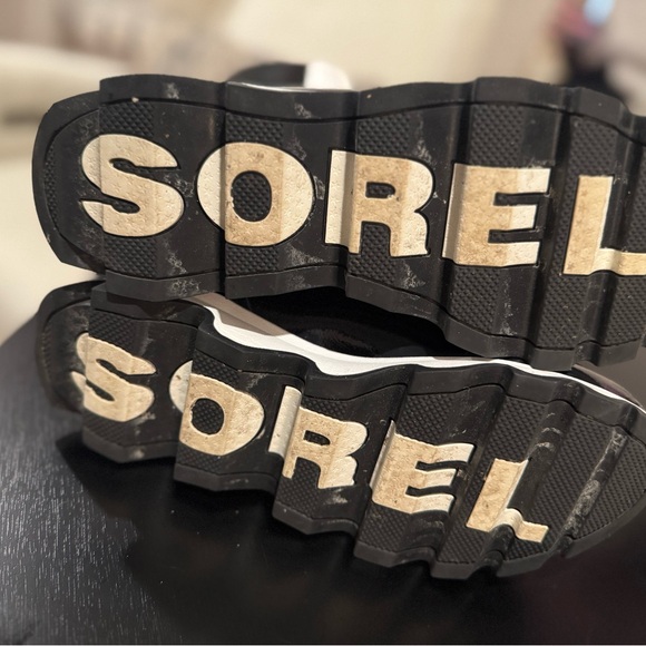 Sorel sneaker boots for snow/rain size 8. Worn once - Picture 4 of 7